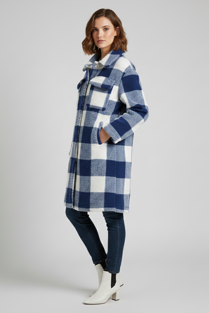 Cappotto lungo da donna con chiusura a bottoni e superficie in pile a quadri